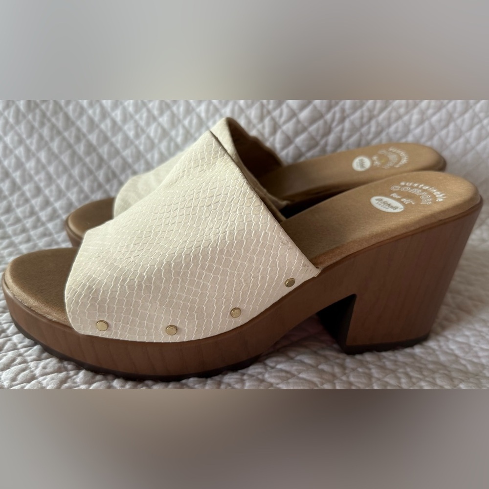 Dr. Scholl’s Sustainable Comfort Platform Clogs – Cream Snakeskin – Size 8.5